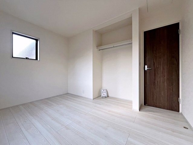 新築戸建・新築建売　福島市大森鶴巻第2　大森小・信夫中の洋室|6.2帖の洋室は2面採光でたっぷりと日差しが入り明るいお部屋です！