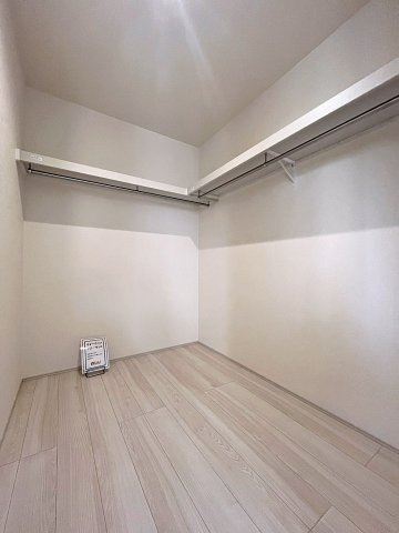 新築戸建・新築建売　福島市大森鶴巻第2　大森小・信夫中の洋室|WICはハンガーパイプがついているので衣類がきれいに整理整頓できます！