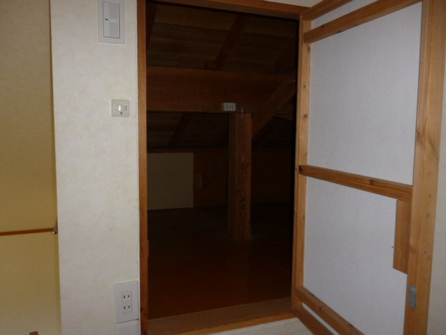 黒川の貸家の収納|屋根裏収納