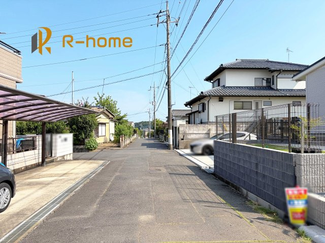 土浦市小岩田東2丁目6期　新築戸建て　2号棟の前面道路含む現地写真|堂々！建物完成♪実際のお部屋をご見学可能です♪
ご見学が一番の資料！お気軽にお問い合わせ下さい♪