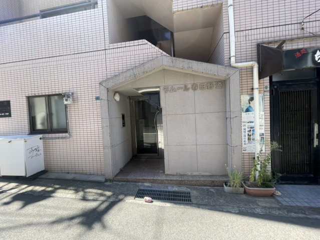 ラムール春日野道のエントランス|ゆとりのあるエントランスです