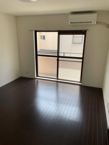 ラムール春日野道の居間・リビング|こちらの居間で趣味の時間をお楽しみください