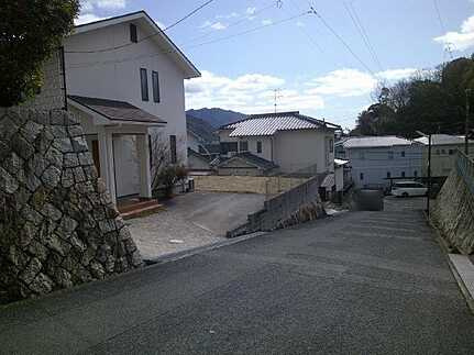 廿日市市物見西２丁目の前面道路含む現地写真