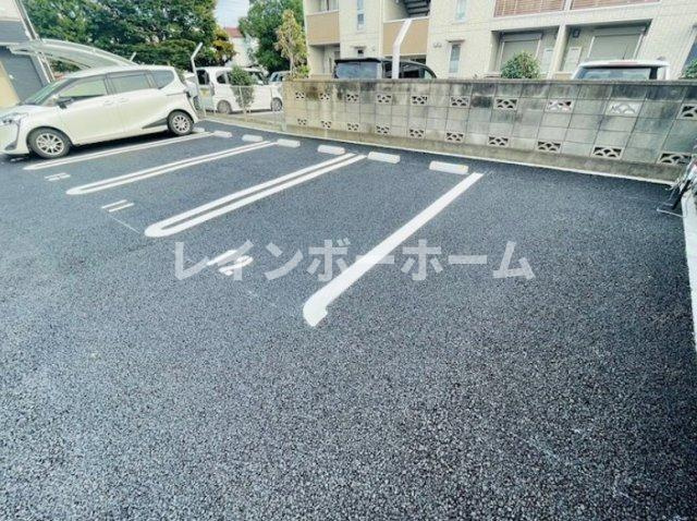 メゾン・ソラリスの駐車場