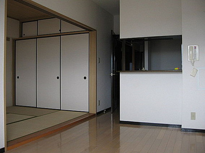 【居間・リビング】 | ライオンズマンション久留米中央 | ※掲載写真は同物件別号室の参考写真です。実際のお部屋とは間取り・設備・内装等が異なる場合があり、現況を優先とします。