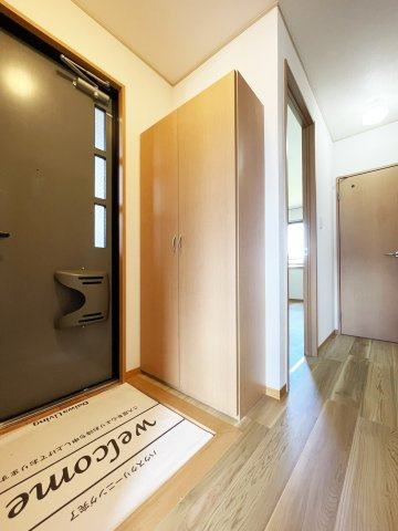 ファミール三軒屋　Ａ棟の玄関