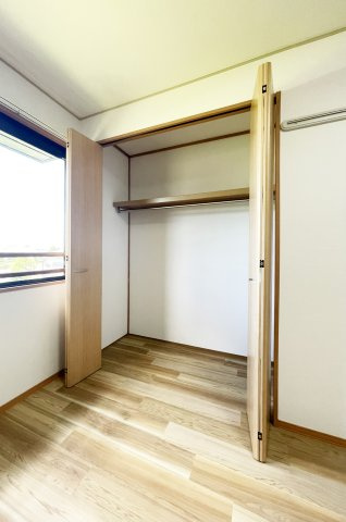 ファミール三軒屋　Ａ棟の居間・リビング