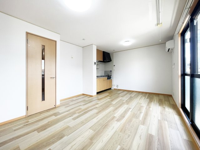 ファミール三軒屋　Ａ棟の居間・リビング