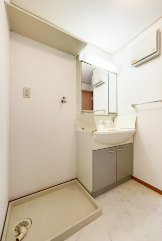 ファミール三軒屋　Ａ棟の洗面所