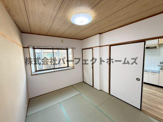 羊燈館メゾン香里園緑町の和室|ゆったりとくつろげる和室です