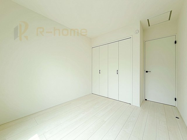 流山市名都借6期　新築戸建て　1号棟の洋室|どんな部屋家具も合わせやすいシンプルな洋室！
たっぷりの日差しと心地よい風が舞い込む住まい♪