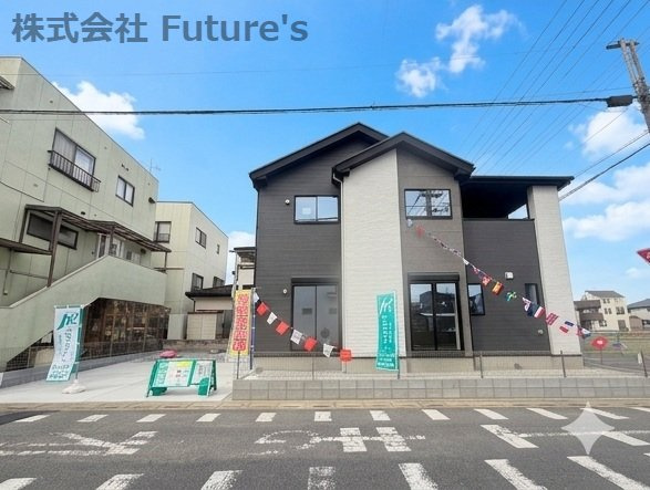 三郷市高州1丁目　新築戸建　全1棟の外観|角地に位置する開放的な立地！敷地面積43坪でゆとりのある邸宅