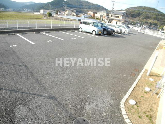 アブニールの駐車場