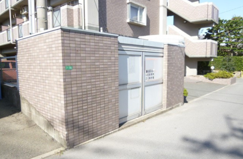 栗木第8ビルのその他共用部分|敷地内にゴミ置き場がございます
