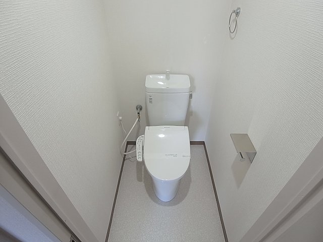 神戸市兵庫区荒田町３丁目の賃貸マンションのトイレ|温水洗浄便座も交換しており、綺麗です