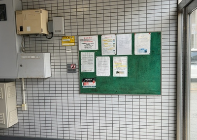 【ロビー】 | キャッスルマンション小田急相模原 | ラウンジは、マンションの共用スペースに椅子やテーブルなどを配置した利用者が寛げる空間です。屋内型ラウンジと屋外型ラウンジがあります。共用部分の管理状況と合わせて、詳細については現地でご確認ください。