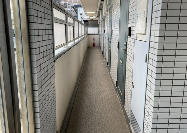 【その他共用部分】 | キャッスルマンション小田急相模原 | 共用部分は、一棟の建物に住む区分所有者全員が共同で所有するとし、共用部分の管理、補修などは、区分所有者で形成される管理組合が行います。個人の判断で勝手に変更することはできませんので覚えておきましょう。