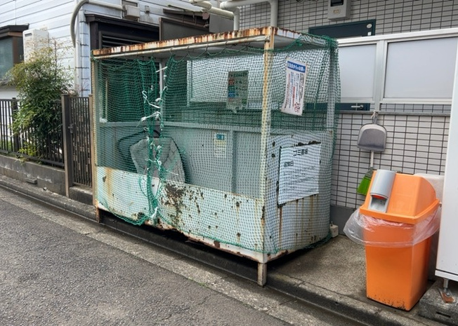 【設備】 | キャッスルマンション小田急相模原 | 共有部分は、住民なら誰もが使える設備のこと。例えば駐車場やエレベーター、インターネット設備、セキュリティ設備などがあります。他にも、マンションの廊下・外部階段やエントランス・ゴミ置き場などがあります。