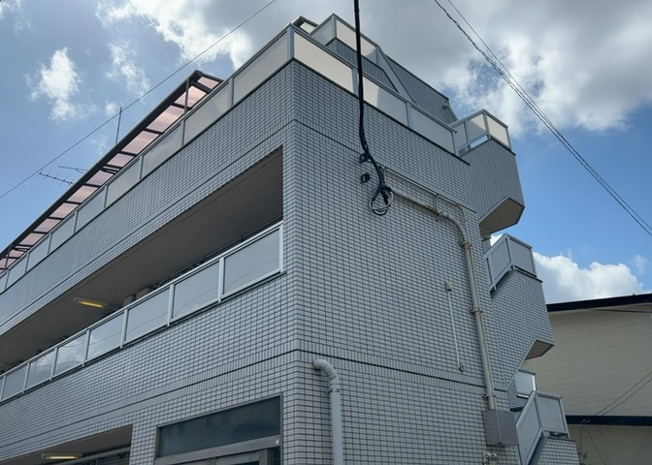 【構造・工法・仕様】 | キャッスルマンション小田急相模原 | ＲＣ造、Reinforced Concreteは直訳すると補強されたコンクリートです。主に柱や梁・床・壁が鉄筋とコンクリートで構成おり、鉄筋を組んだ型枠にコンクリートを流し込んで固めたものを指します。
