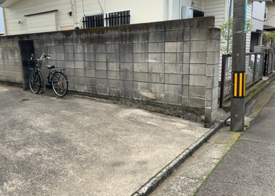 【駐車場】 | キャッスルマンション小田急相模原 | 駐車場と明記されていても、最小スペースでつくられた駐車場だと大型車は駐車できなかったり、出入りしにくくなったりする可能性があります。お車のサイズと購入したい物件の駐車場のサイズを現地で確認しましょう。