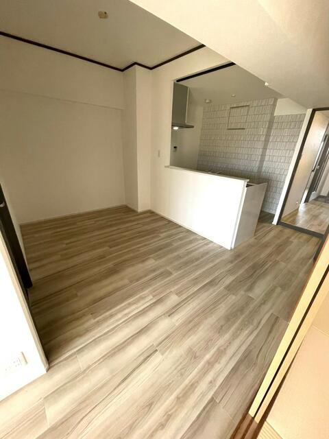 愛知郡東郷町大字春木字白土の中古マンションの洋室