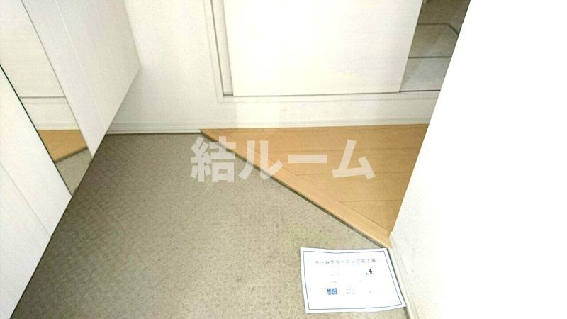 中野区沼袋３丁目のアパートの玄関