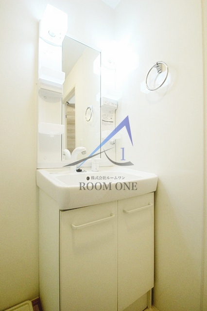 エスポワール東糀谷の洗面所|独立洗面台です。