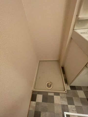 宝塚市旭町１丁目のアパートの洗面所|洗濯機置き場です