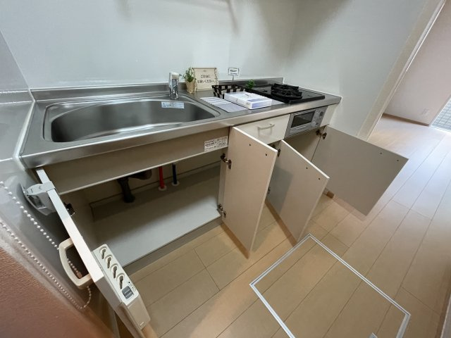 宝塚市旭町１丁目のアパートのキッチン|キッチン収納です