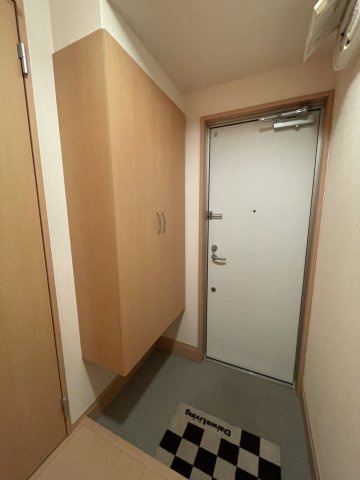 宝塚市旭町１丁目のアパートの玄関|シンプルで使いやすい玄関です