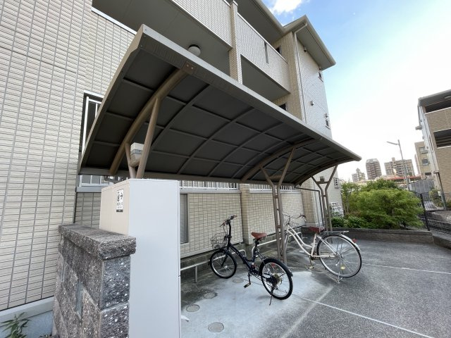 宝塚市旭町１丁目のアパートのその他共用部分|駐輪場です