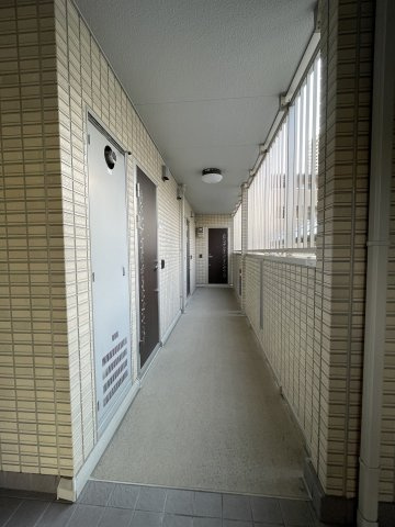 宝塚市旭町１丁目のアパートのロビー|共有部分の廊下です