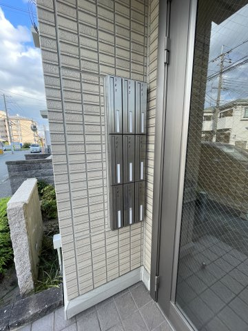 宝塚市旭町１丁目のアパートのその他|集合ポストです