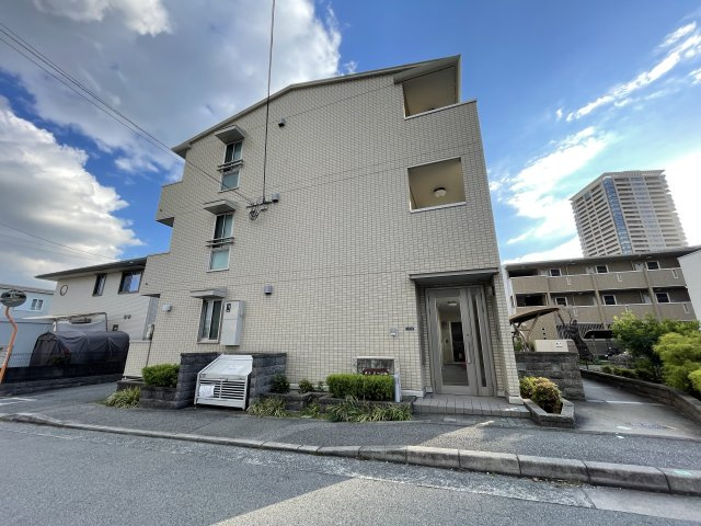 宝塚市旭町１丁目のアパートの外観|物件の外観です