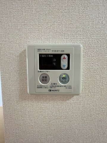 宝塚市旭町１丁目のアパートの設備|給湯器のリモコンです
