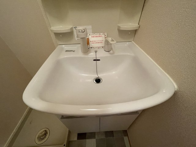 宝塚市旭町１丁目のアパートの洗面所|使いやすい洗面所です