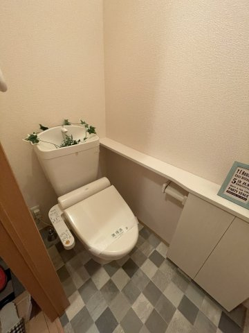 宝塚市旭町１丁目のアパートのトイレ|温水洗浄便座付きのトイレです。