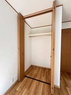【収納】 | 平塚市高根2丁目 中古戸建て | 洋室5.7帖（2階）収納部分