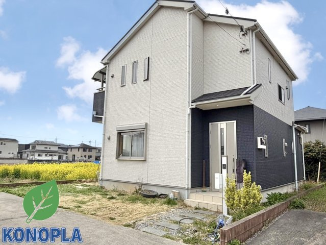【中古戸建】佐野市富岡町の外観|■外観｜室内の隅まで陽射しが差し込みやすい全居室南向き♪