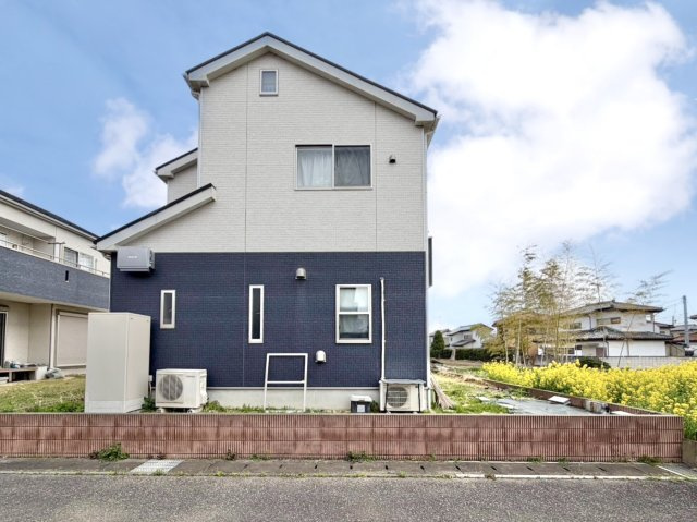 【中古戸建】佐野市富岡町の外観|■外観｜特徴のある個性的な住まいと美しい街並み、そして住みやすい環境を、ぜひ現地でご覧になりませんか。お気軽にお問合せください(^^) 
