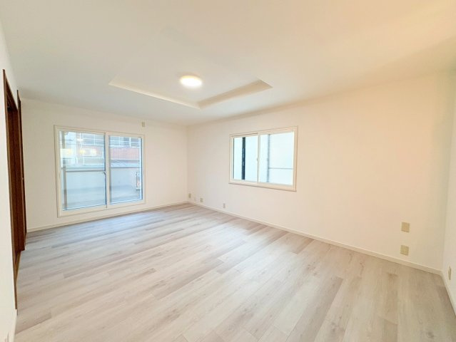 西院西高田町の居間・リビング