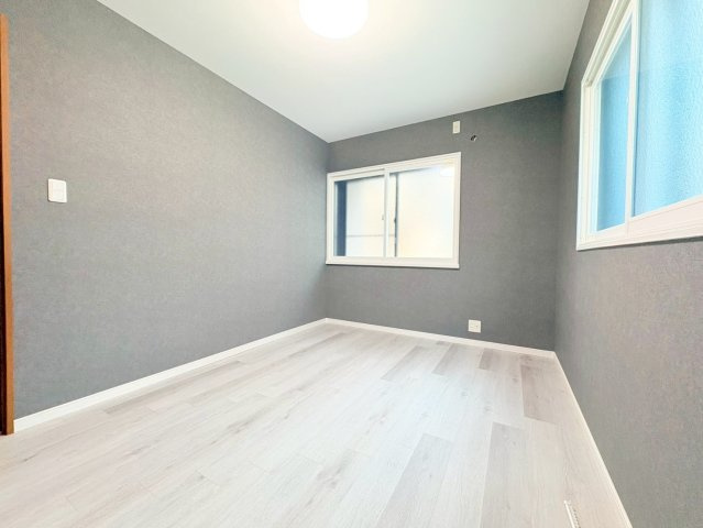 西院西高田町の洋室