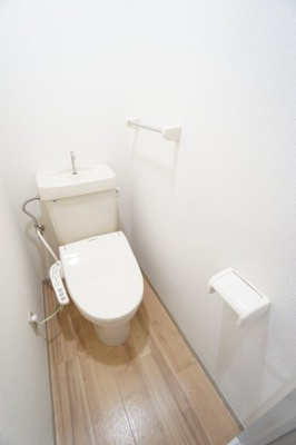 【トイレ】 | カーサみつわ台 E | ※同物件・同タイプの写真です