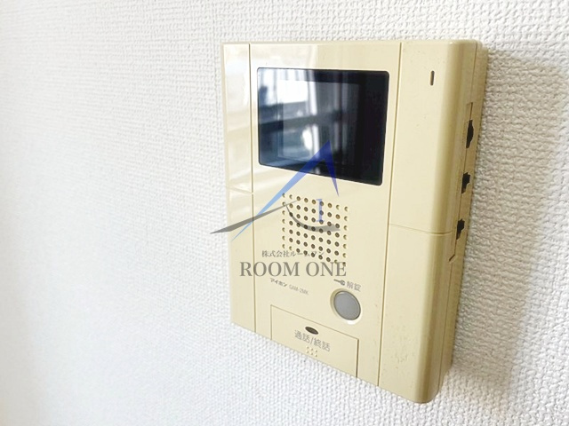 プレステージ西台ステーションフロントのセキュリティ|モニター付きインターホンです。