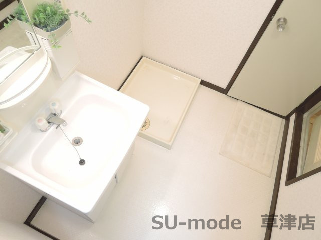 【洗面所】 | ヴィラ葉山 | スペースのある洗面所