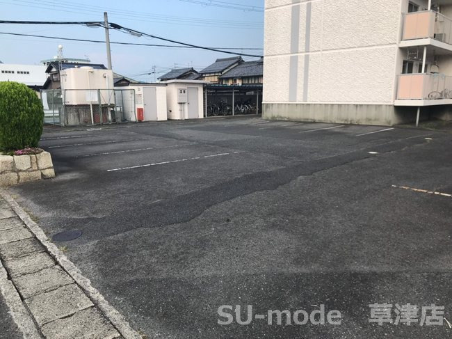 【駐車場】 | ヴィラ葉山 | 駐車場です