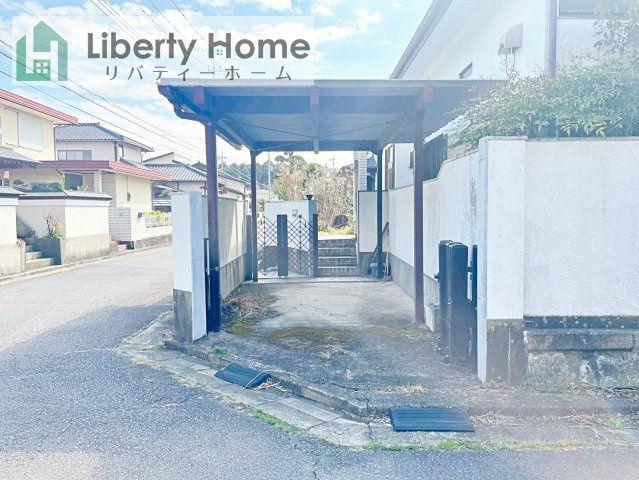 水戸市双葉台2丁目　中古戸建の駐車場