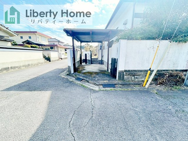 水戸市双葉台2丁目　中古戸建の駐車場