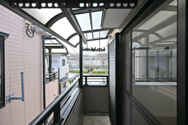 西宮市今津社前町中古戸建│3LDK＋駐車1台可のバルコニー|ベランダは雨よけがあり、急な雨でも洗濯物が濡れません◎