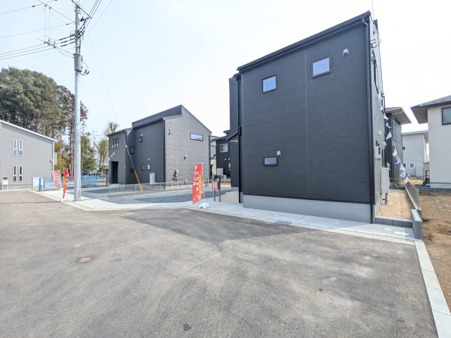 かすみがうら市下稲吉2期　新築戸建　6号棟の前面道路含む現地写真|現地案内会開催中です！ 平日のご見学も可能です。 お気軽にお問い合わせください♪ 【リアライズ不動産】 0297-86-8370まで♪
